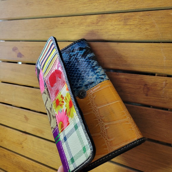 Stylish Tri-fold Wallet - Picture 3 of 5